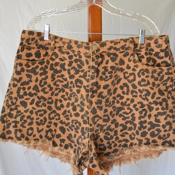 Plus Size 2XL Leopard Cut-Off Jean Shorts Hayden Los Angeles - Picture 2 of 6